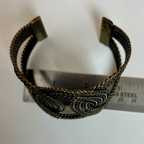 Vintage Cuff Bracelet - Picture 6 of 9